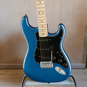 Fender Squier Affinity Stratocaster 6-String Electric Guitar (Lake Placid Blue)